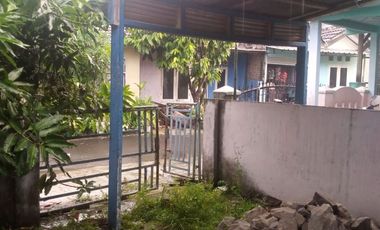 Rumah Rusak Di Bumi Agung 1 Dekat Pasar Rau