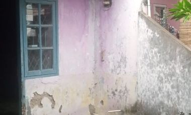 Rumah Rusak Di Bumi Agung 1 Dekat Pasar Rau