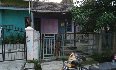 Rumah Rusak Di Bumi Agung 1 Dekat Pasar Rau