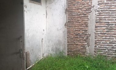 Rumah Rusak Di Bumi Agung 1 Dekat Pasar Rau