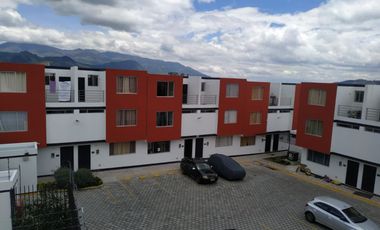 Casa de VENTA Sector Nueva Ahurora a 2 Cuadras de la Av. Mariscal Sucre, Sur de Quito