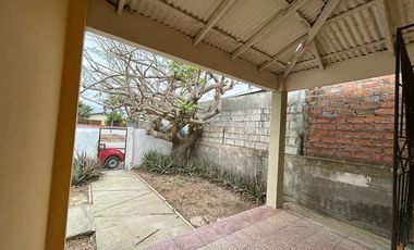 VILLAMIL PLAYAS VENDO CASA ESQUINERA DE UNA PLANTA BARRIO LA CRISTALINA