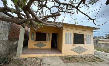VILLAMIL PLAYAS VENDO CASA ESQUINERA DE UNA PLANTA BARRIO LA CRISTALINA