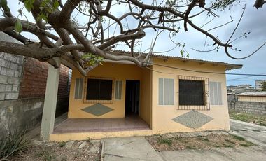 VILLAMIL PLAYAS VENDO CASA ESQUINERA DE UNA PLANTA BARRIO LA CRISTALINA