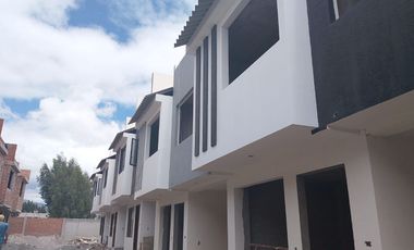 VENTA- CASAS DE VENTA A ESTRENAR EN CONJUNTO ARMENDARIZ 13 CASAS  SECTOR ARUPOS DEL NORTE RIOBAMBA /URBEC