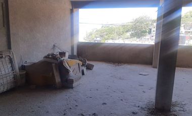 Se vende local comercial en obra gris con 152 m2 de construcción, con área para habitar en la planta alta, ubicado en la Col. Jardín Juárez, municipio