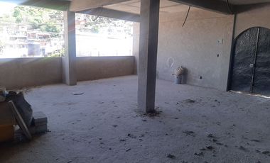 Se vende local comercial en obra gris con 152 m2 de construcción, con área para habitar en la planta alta, ubicado en la Col. Jardín Juárez, municipio