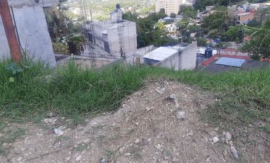Se vende local comercial en obra gris con 152 m2 de construcción, con área para habitar en la planta alta, ubicado en la Col. Jardín Juárez, municipio
