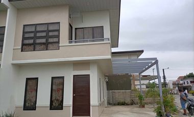 Agus duplex house with 3 bedrooms unfurnished inside the subdivision
