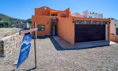 Casa con hermosa vista al oceano a unos minutos de Playa La Mision, Ensenada