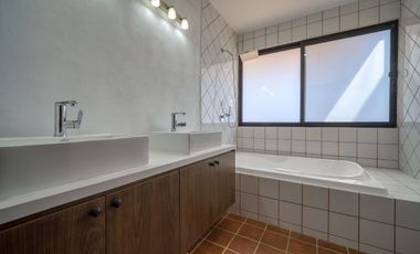 Casa con hermosa vista al oceano a unos minutos de Playa La Mision, Ensenada
