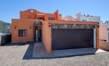 Casa con hermosa vista al oceano a unos minutos de Playa La Mision, Ensenada