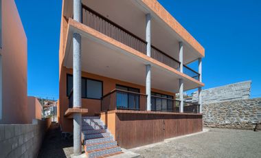Casa con hermosa vista al oceano a unos minutos de Playa La Mision, Ensenada