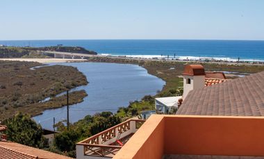 Casa con hermosa vista al oceano a unos minutos de Playa La Mision, Ensenada