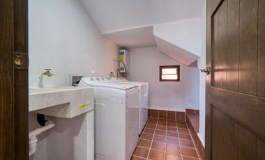 Casa con hermosa vista al oceano a unos minutos de Playa La Mision, Ensenada