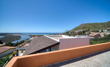 Casa con hermosa vista al oceano a unos minutos de Playa La Mision, Ensenada