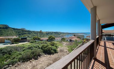 Casa con hermosa vista al oceano a unos minutos de Playa La Mision, Ensenada