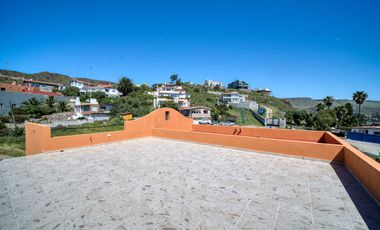 Casa con hermosa vista al oceano a unos minutos de Playa La Mision, Ensenada