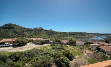 Casa con hermosa vista al oceano a unos minutos de Playa La Mision, Ensenada