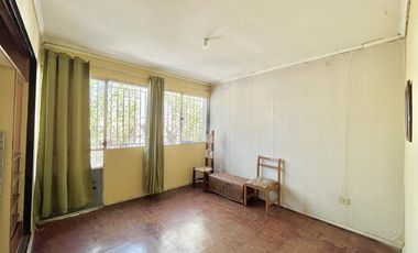 Se vende solida casa céntrica a una cuadra de Mall Curicó, 4 piezas 3 baños