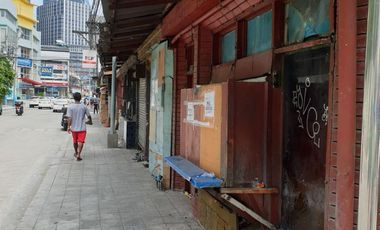For Lease: Commercial Space with Parking in Dela Rosa, Makati City