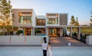 New Release an elegant and luxurious set of 8 two-story luxury villas.