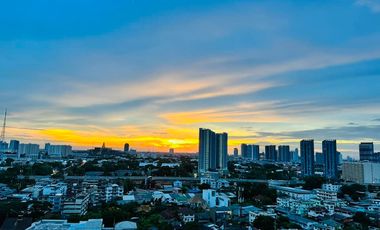 Intro Condominium Phahonyothin-Pradipat BTS Saphan Khwai, Bang Sue 76 sq.m 2 rooms, 2 rooms + Jacuzzi
