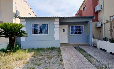 Casa de alquiler en la Urb. Valle Alto, Vía a la Costa, 3 dormitorios.