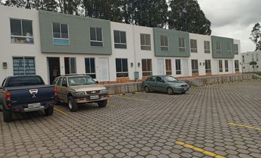 Casas de VENTA a ESTRENAR 2 pisos en conjunto terranova 4, Sector Guamani sur, Quito, Ecuador