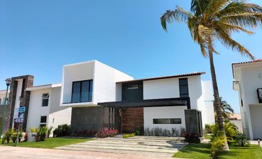 Residencia Nueva en venta 5 recamaras Los Tigres Nuevo Vallarta