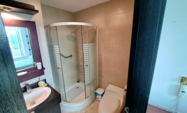 Departamento 2 dormitorios amoblado frente al mar en venta, sector Mall del Pacífico Manta
