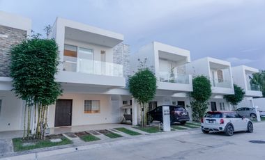 Amplia casa de 3 Habitaciones en Venta en Playa del Carmen