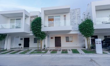 Amplia casa de 3 Habitaciones en Venta en Playa del Carmen