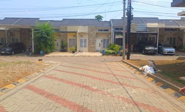 Disewakan rumah siap huni row jalan luas dalam cluster disawangan,Depok