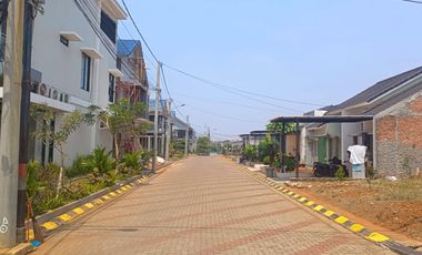 Disewakan rumah siap huni row jalan luas dalam cluster disawangan,Depok