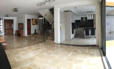 Se Alquila Casa con Piscina y Amplio Parqueo