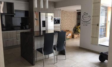 Se Alquila Casa con Piscina y Amplio Parqueo
