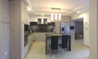 Se Alquila Casa con Piscina y Amplio Parqueo
