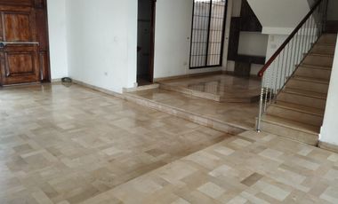 Se Alquila Casa con Piscina y Amplio Parqueo
