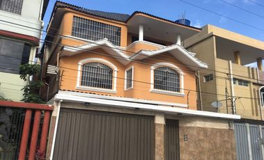 Se Alquila Casa con Piscina y Amplio Parqueo