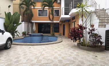Se Alquila Casa con Piscina y Amplio Parqueo