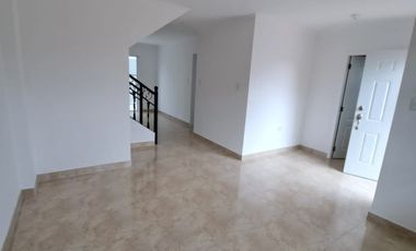 En venta casa de 3 dormitorios en Urb. casa Laguna en la via Leon Febrescordero
