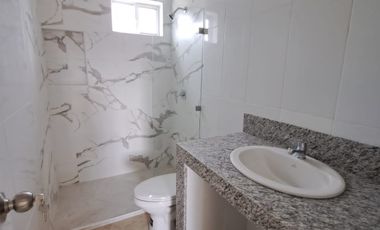 En venta casa de 3 dormitorios en Urb. casa Laguna en la via Leon Febrescordero