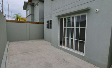 En venta casa de 3 dormitorios en Urb. casa Laguna en la via Leon Febrescordero