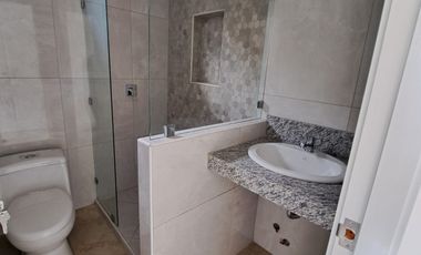 En venta casa de 3 dormitorios en Urb. casa Laguna en la via Leon Febrescordero