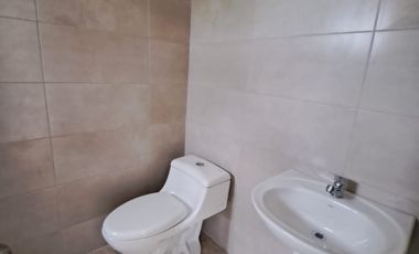 En venta casa de 3 dormitorios en Urb. casa Laguna en la via Leon Febrescordero