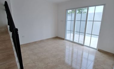 En venta casa de 3 dormitorios en Urb. casa Laguna en la via Leon Febrescordero