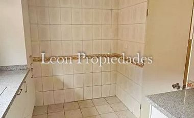 Leon propiedades vende o arrienda c/compromiso de compra gran casa en sector Los Naranjos, Curacavi.