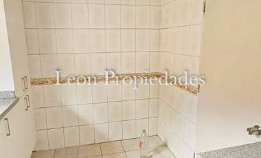 Leon propiedades vende o arrienda c/compromiso de compra gran casa en sector Los Naranjos, Curacavi.