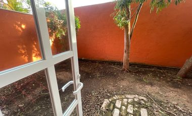 VENTA, TOWN HOUSE  EN COL. SODZIL NORTE , ESTILO COLONIAL CONTEMPORANEA, EN PRIVADA.